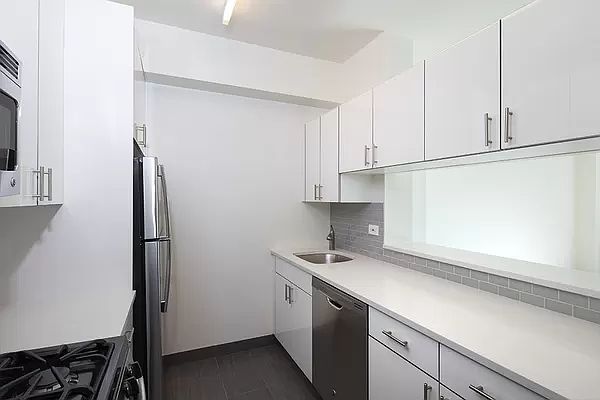 1st image of 520 W 43rd St APT 4Q