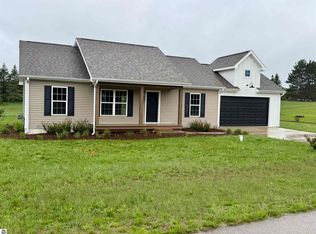 8524 S Elizabeth Dr, Maple City, MI 49664