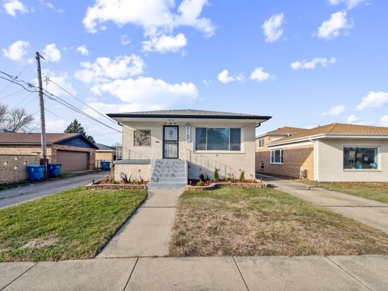 562 Escanaba Ave, Calumet City, IL 60409