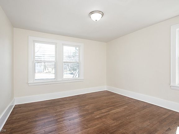 5th image of 1082 S Hawkins Ave