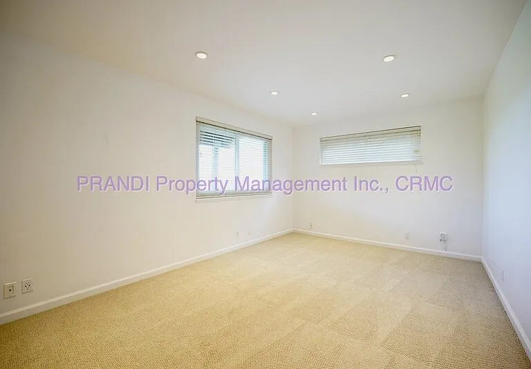 225 California Ave — Photo 11