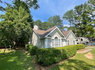 207 Timber Ridge Dr, Warner Robins, GA 31088