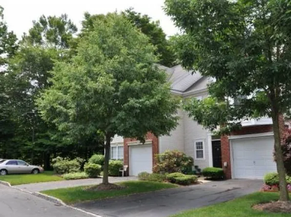 9 Burr Ct, Plainsboro, NJ 08536