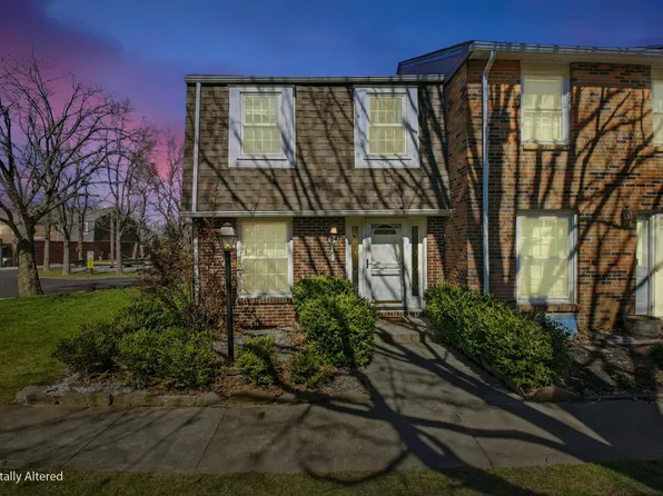 614 Dlyn St, Columbus, OH 43228