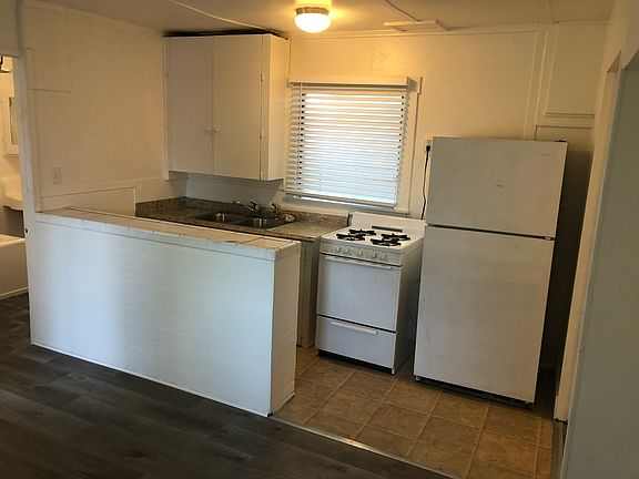 2nd image of 10742 1/2 Palms Blvd