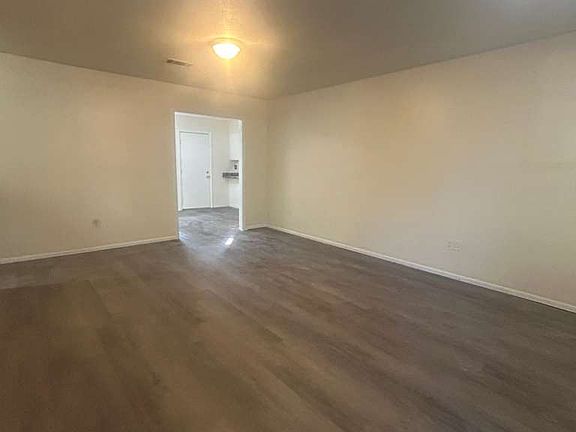 5th image of 1817 Victoria Dr