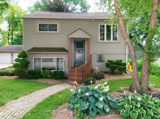 30137 Meadow Dr, Burlington, WI