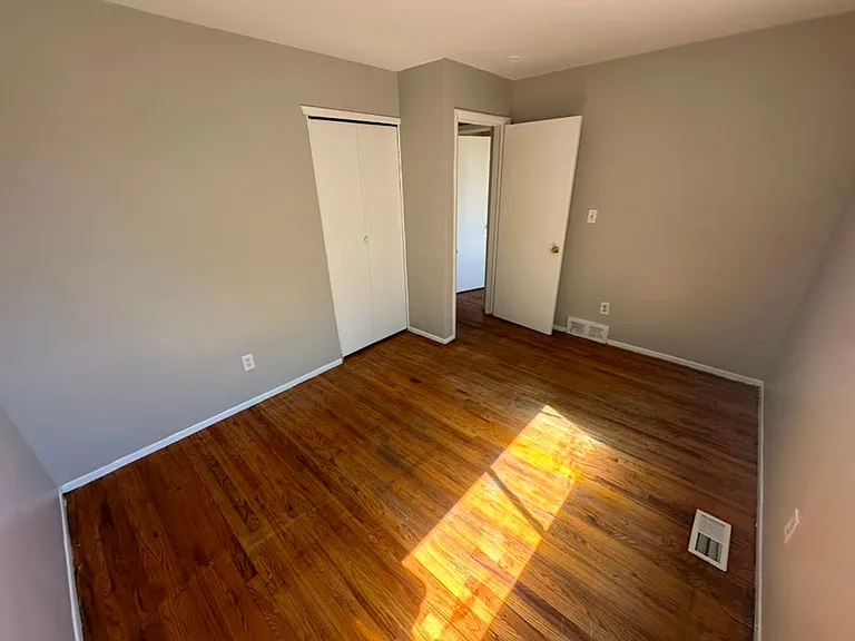 22030 Cushing Ave — Photo 9