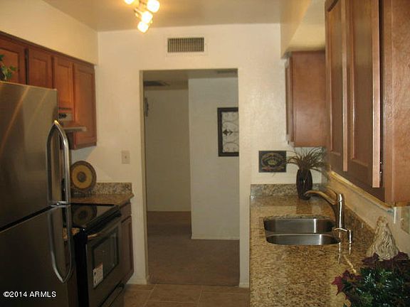 4th image of 2725 S Alder Dr