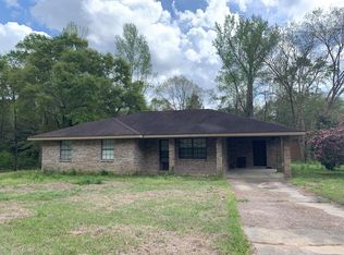 38 White Sand Rd, Poplarville, MS 39470