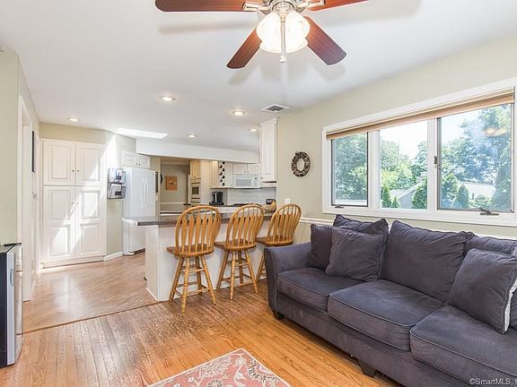 Family room/eat in Kitchen