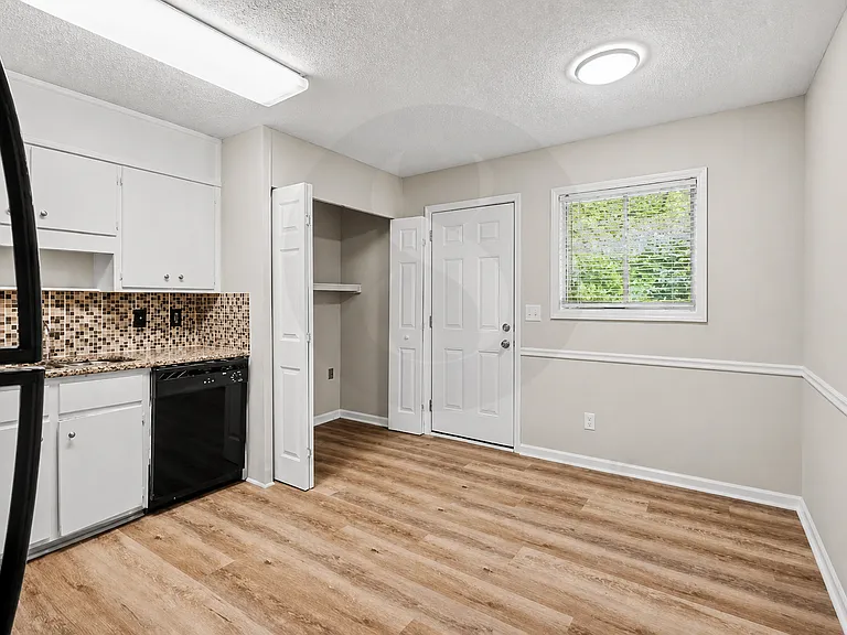 886 Martin Heights Dr #B — Photo 8