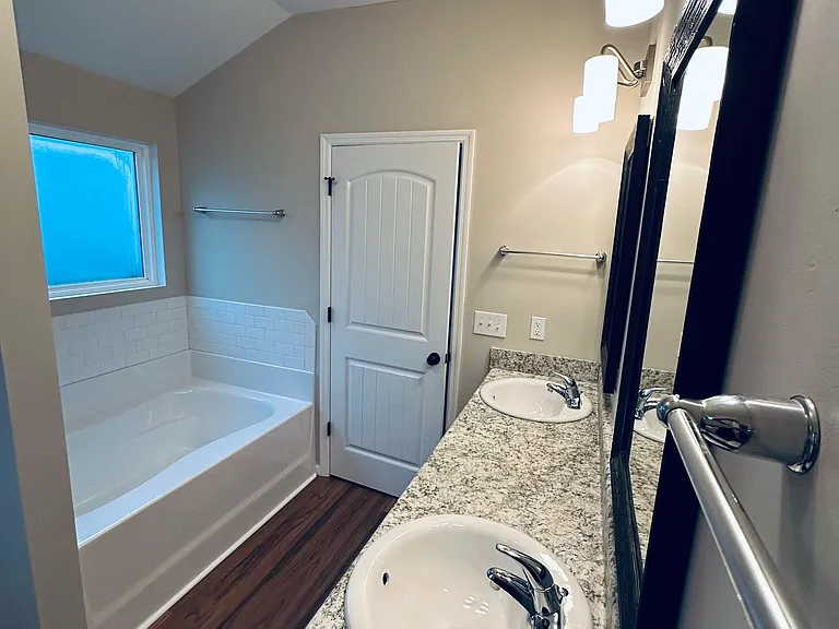3272 Alexandria Dr — Photo 39