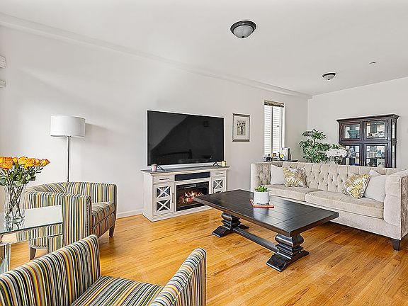 4th image of 23 Ely St