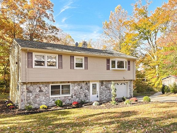 3rd image of 109 Lionshead Dr E