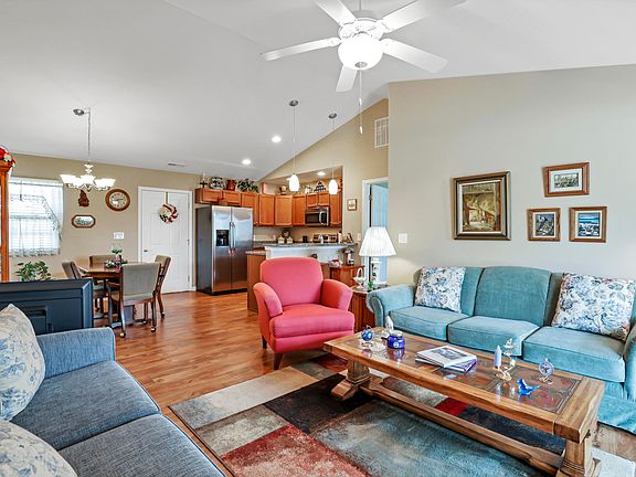 4th image of 270 Wildwood Ct