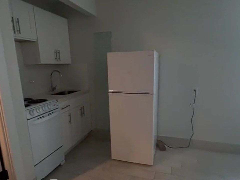 2nd image of 1671 Popham Ave #Sc2
