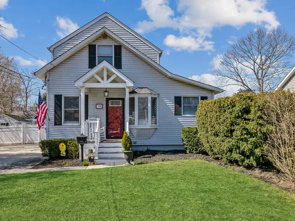 74 5th Ave, Kings Park, NY 11754