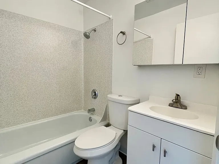 Village Vista Apartments — Photo 55