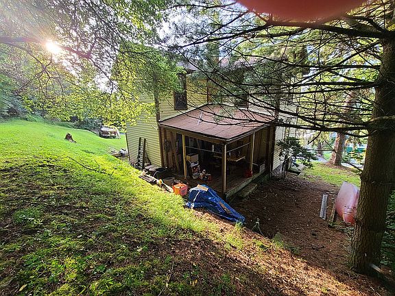 5th image of 358 Warder Ave