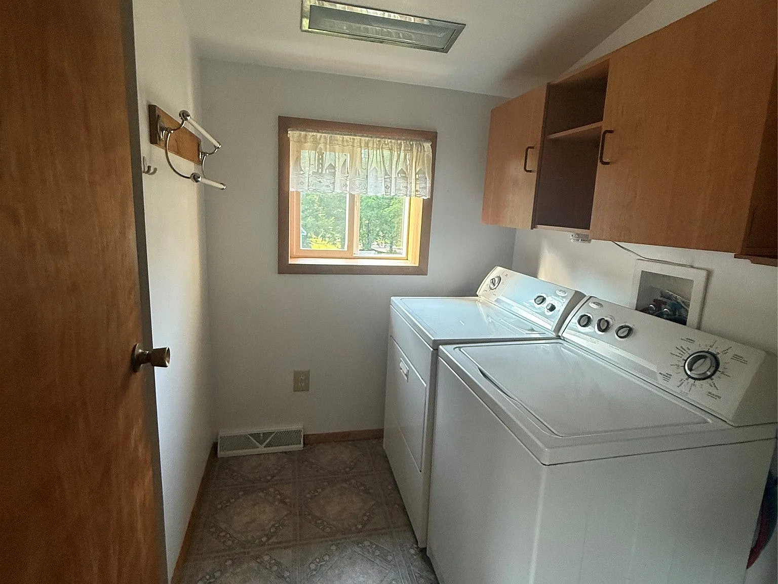2 bed, 2.0 bath, 1000 sqft, $1,900 — Photo 3