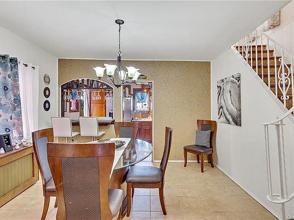 5th image of 2261 Lafayette Ave