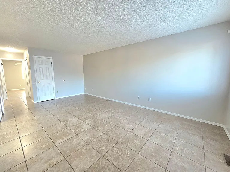918-922 Teal Ct. — Photo 36