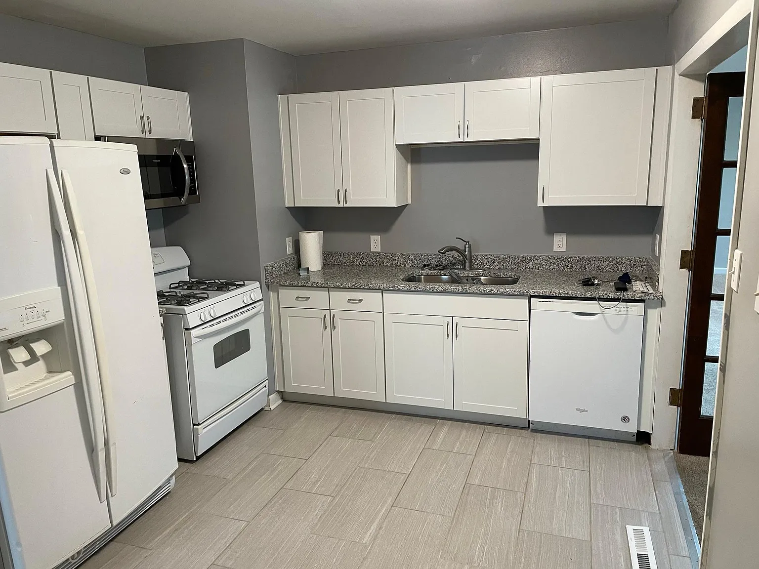 3 bed, 1296 sqft, $1,725 — Photo 3