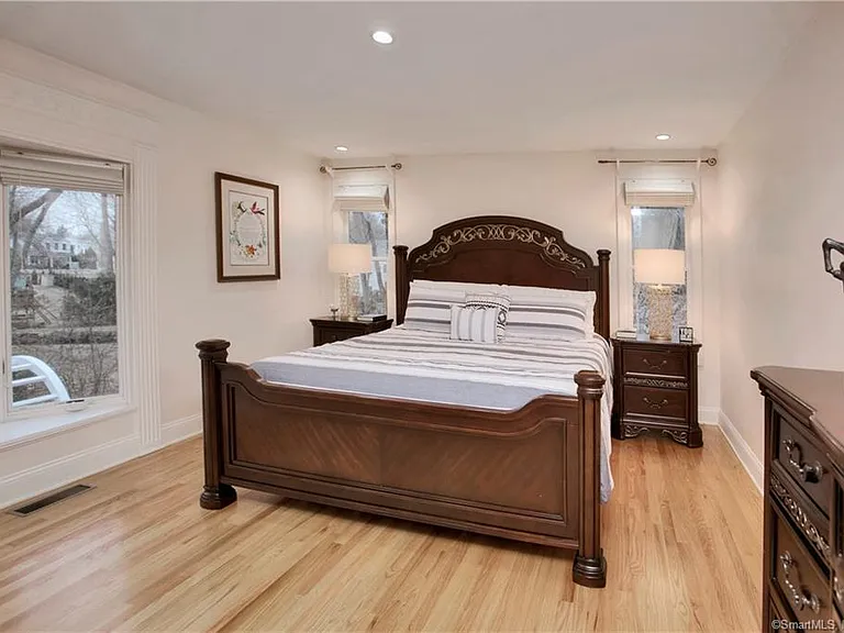 8 Lone Pine Ln — Photo 17