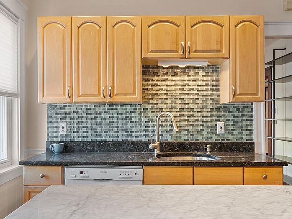 3rd image of 20 George St #1