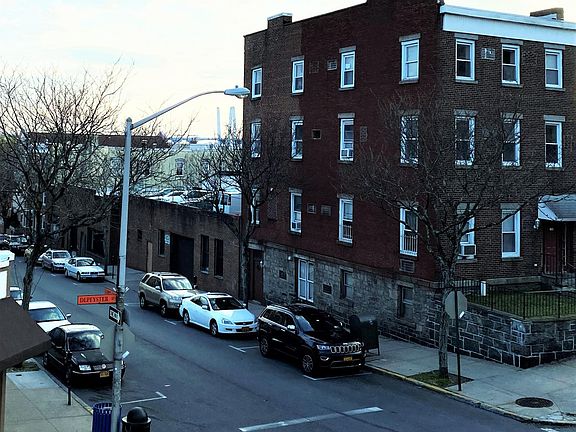 3rd image of 166 Cortlandt St #2W