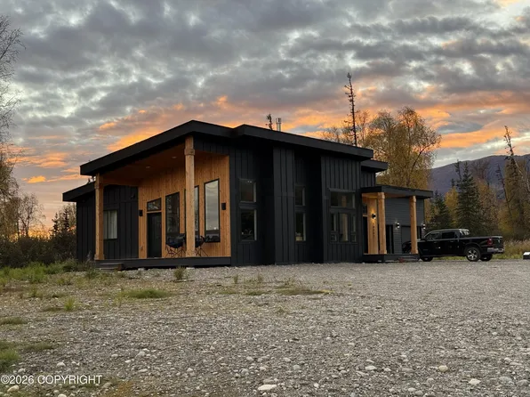 10362 N Hatchers Flight Loop, Palmer, AK 99645