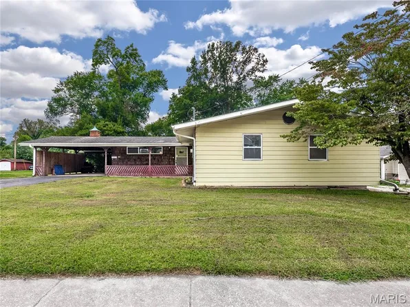 224 E Ofallon Dr, Caseyville, IL 62232