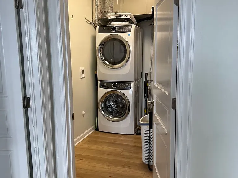 305 Brooke Ave #103 — Photo 16