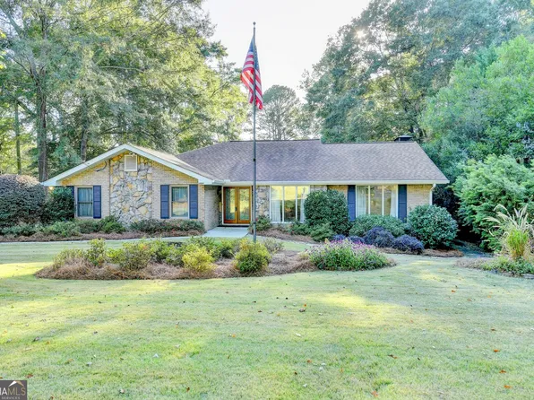3909 Valley Park Dr SW, Lilburn, GA 30047
