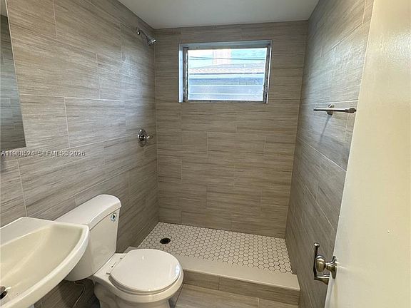 3rd image of 619 SW 7th Ave APT 2