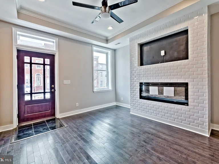 226 S Washington St — Photo 3