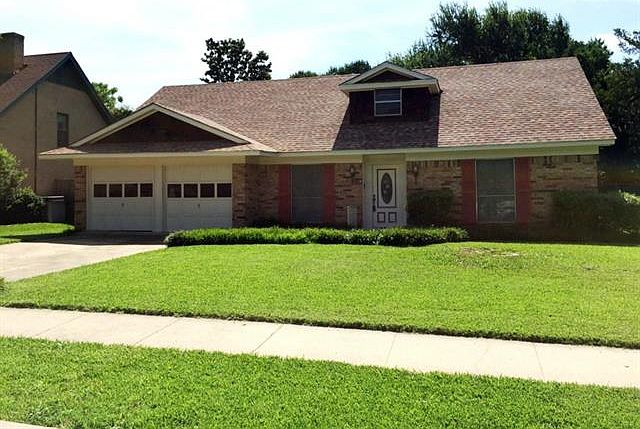 1st image of 2410 Woodlawn Dr