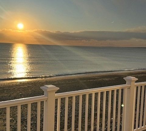 4th image of 337 Beach Ave