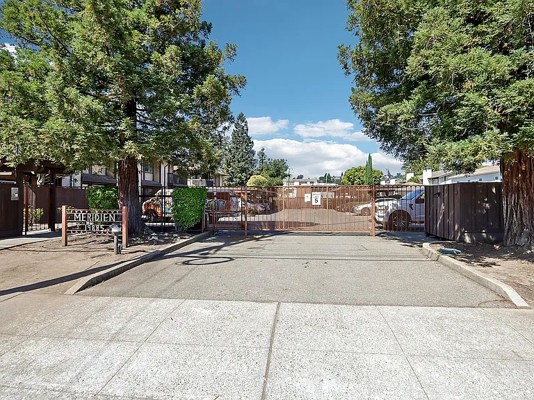 9-web-or-mls-Wisteria St 10-S1807-009