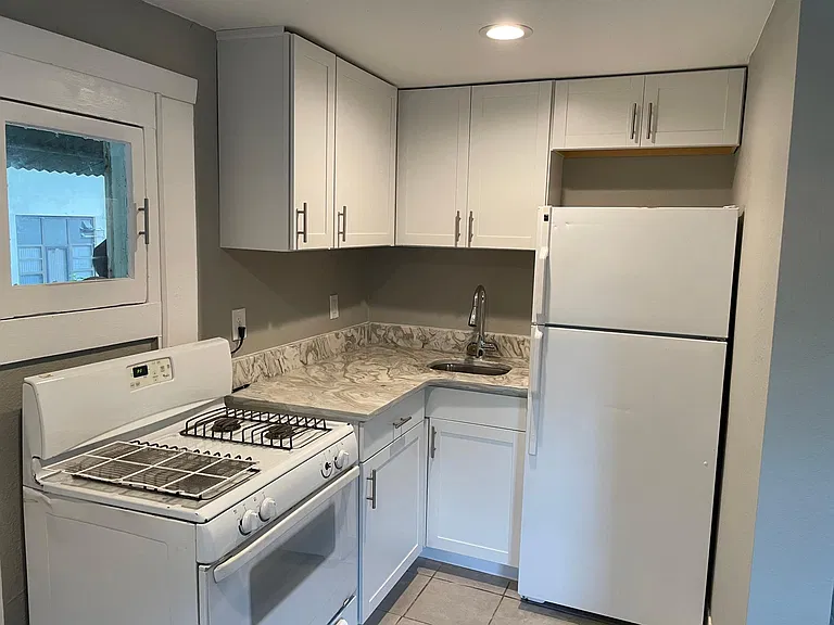 608 E Anderson St #4 — Photo 3