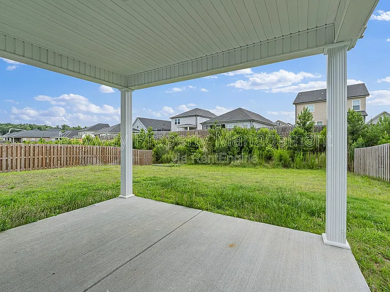 585 Hampton Dr — Photo 29