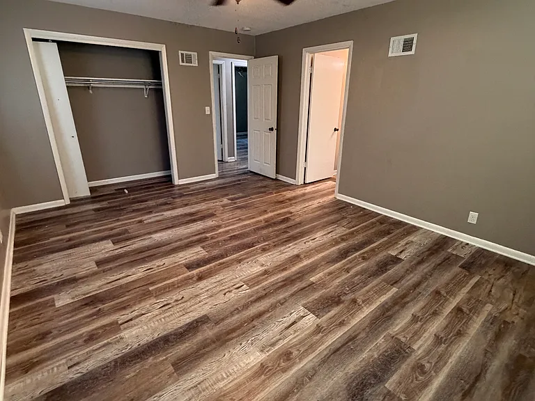 4410 S 37th St — Photo 10