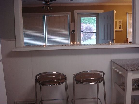 5th image of 90 Saint Nicholas Ln
