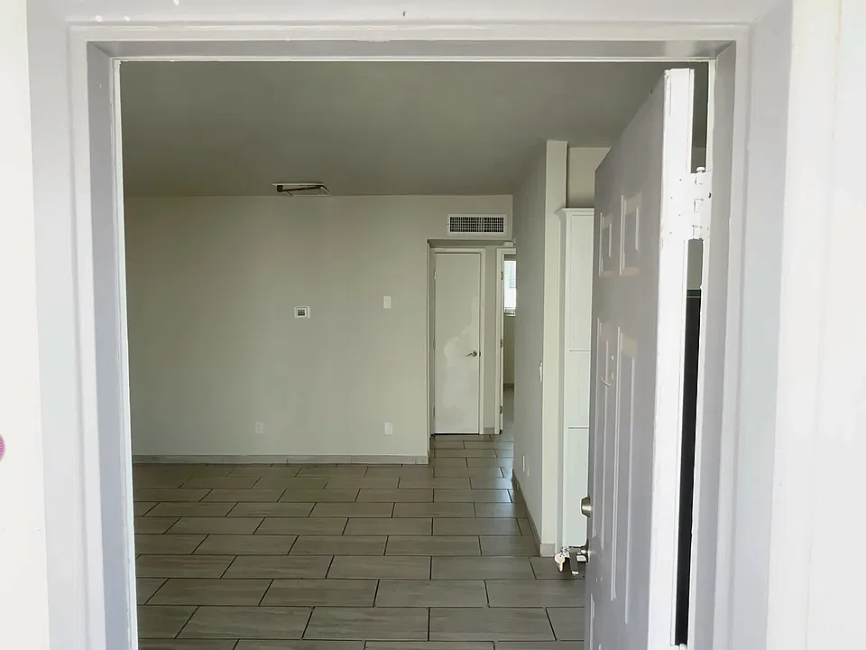 502 E Glenn St #4