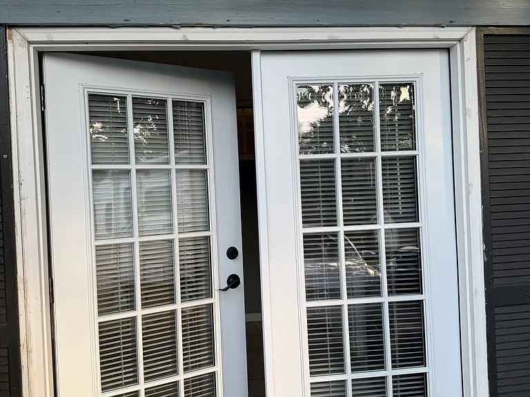 E Freedom Cir — Photo 10