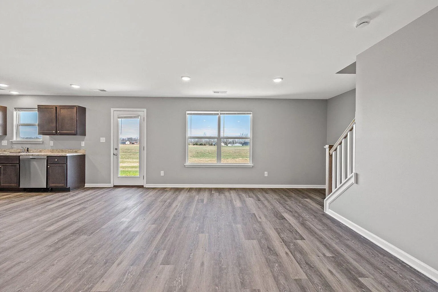 4 bed, 2.5 bath, 2450 sqft, $2,495 — Photo 4