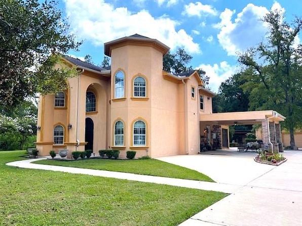 610 Wrangler Rd, Wallis, TX 77485