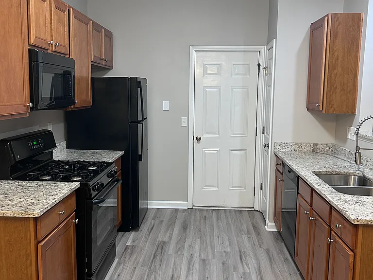 3235 Saville St SW — Photo 14