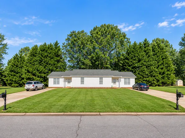 333 Toy Ln, Woodruff, SC 29388